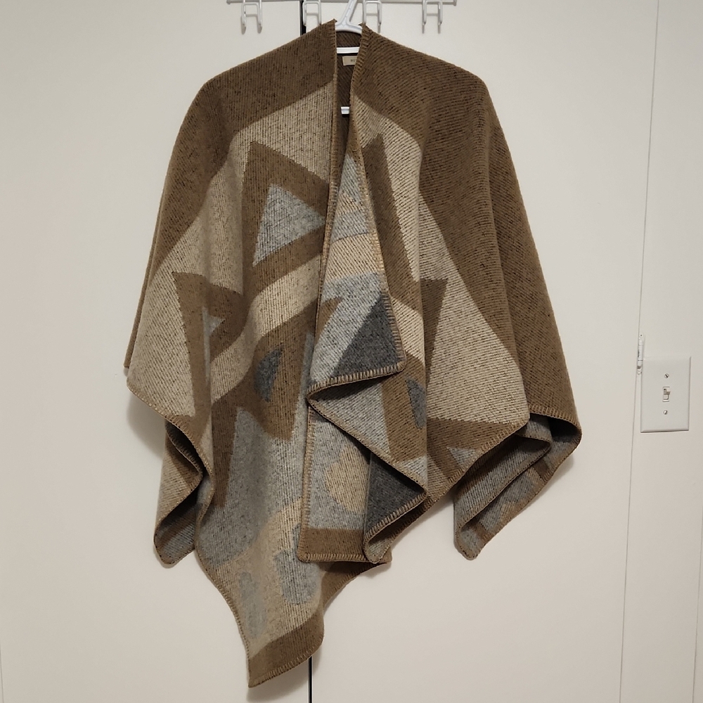 NWT Burberry Brown and Gray Geometric Poncho Shawl Cape